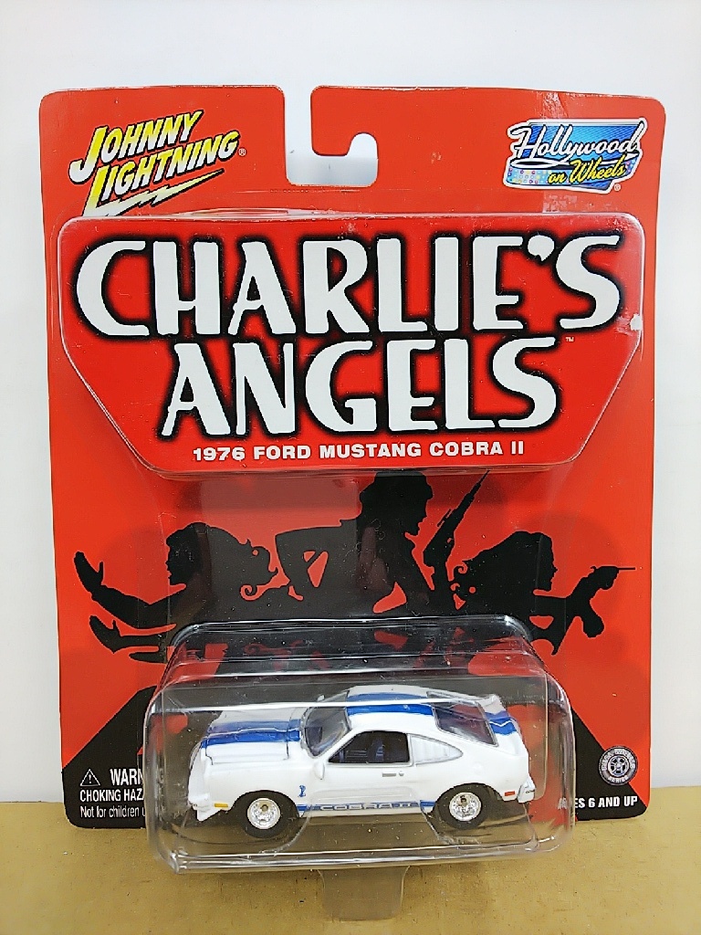 ■ジョニーライトニング CHARLIE’S ANGELS チャーリーエンジェル1/64 1976 FORD MUSTANG COBRA Ⅱ フォードマスタングコブラ ミニカー_画像1
