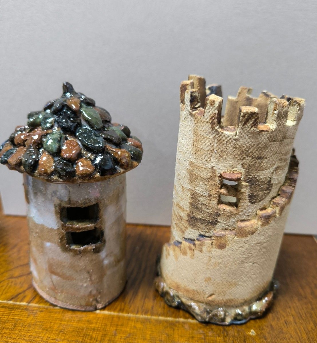 オブジェ　ねこちゃんのいる古い塔と瓦屋根の家　 インテリア陶芸品　ハンドメイド