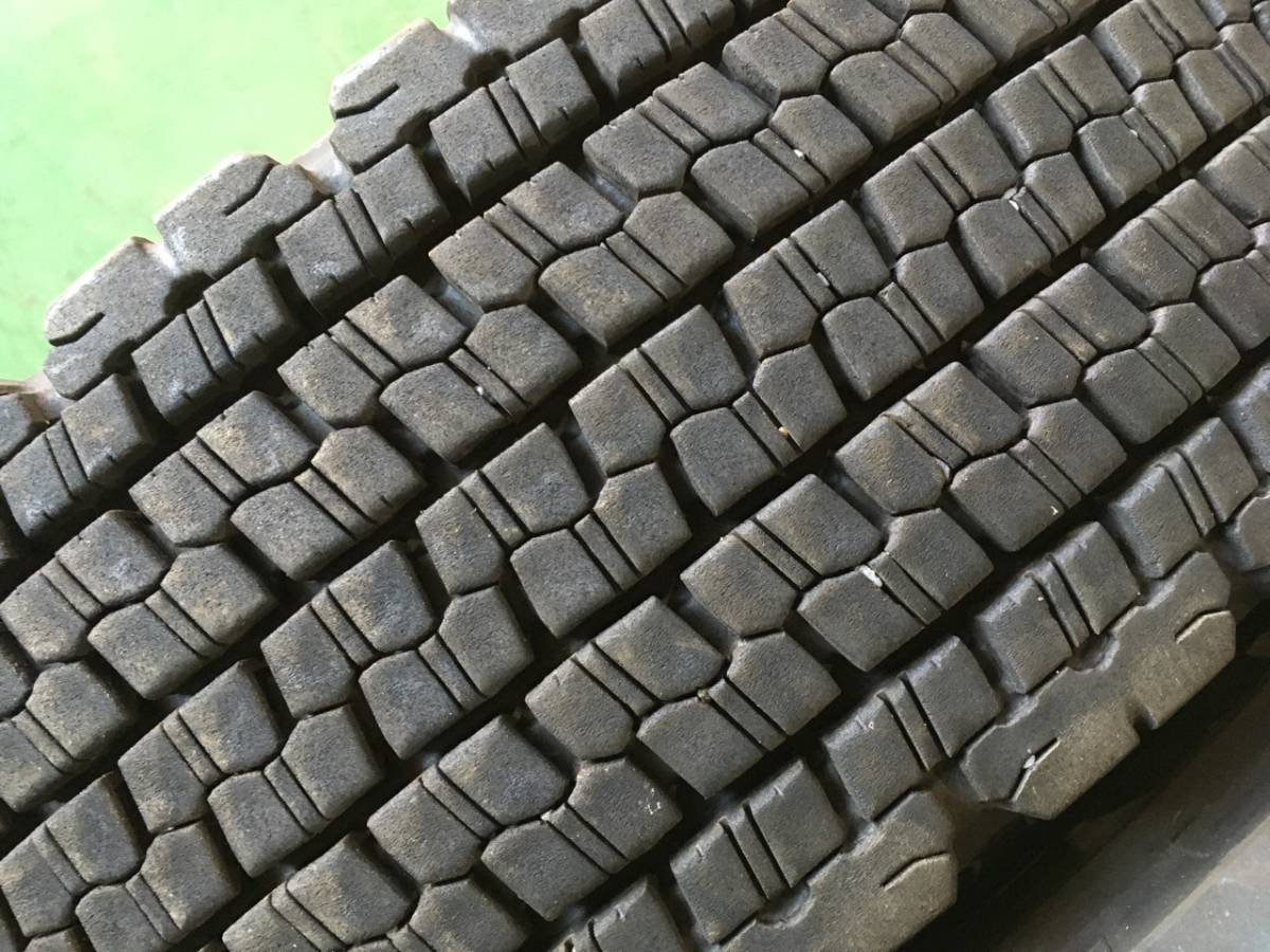 s058-4-1 ☆225/80R17.5 BS W900 中古2本♪ 2020年製 ブリヂストン 中古スタッドレス 残溝10～9ｍｍ！ k70_画像3