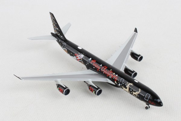 ヘルパウィングス 1/500 A340-500 クリスマスモデル 2022 (536592)_画像2