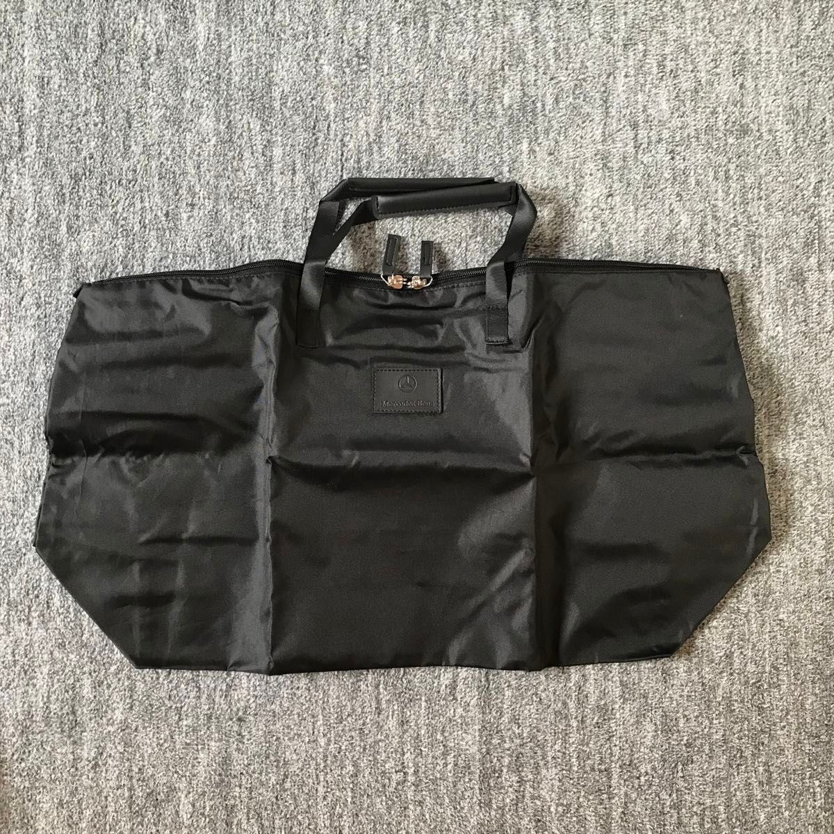 【新品未使用】メルセデスベンツ　コンパクト　トラベルバッグ　ブラック　黒　バッグ　ポーチ　旅行　旅行カバン　旅行バッグ　非売品