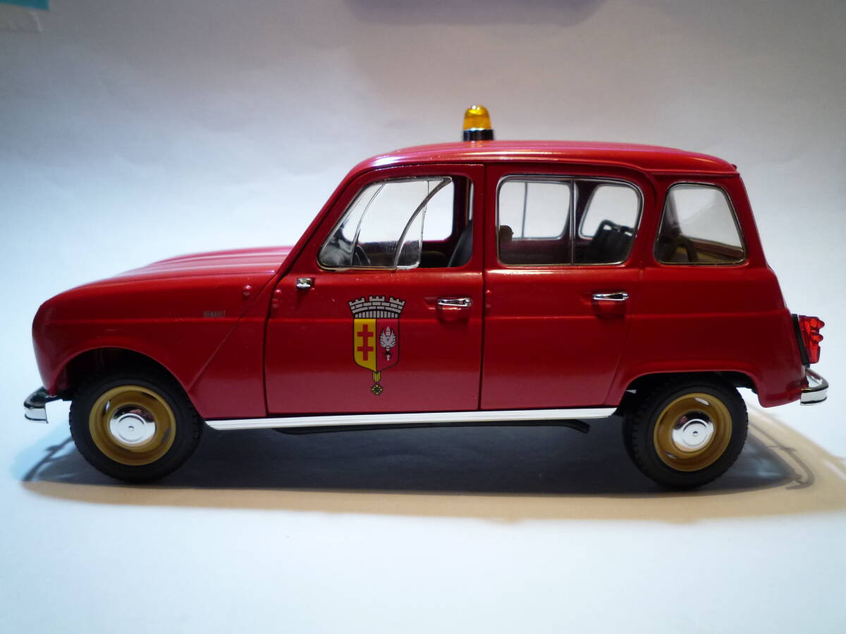 40463 solido/ソリド Renault 4L 前期型 ルノー キャトル Pompiers フランス消防 1/18 フランス製 20.5cm_画像3