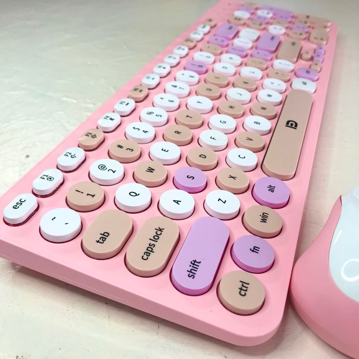 期間限定セール中！ワイヤレスキーボードセット テンキー　英語US配列　フルサイズ　ピンク ゲーミングキーボード USBキーボード