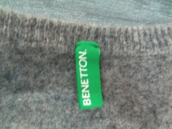 BENETTON Benetton lady's V neck knitted sweater gray 