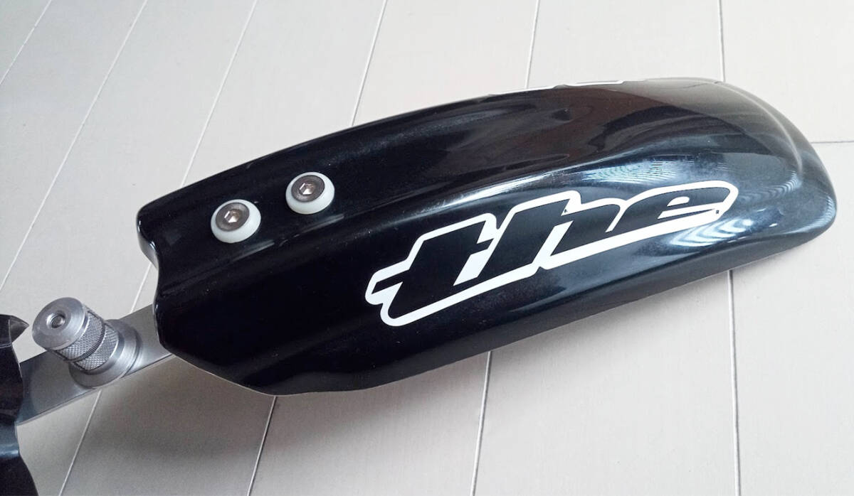 the front fender ( mud guard ) color / black 