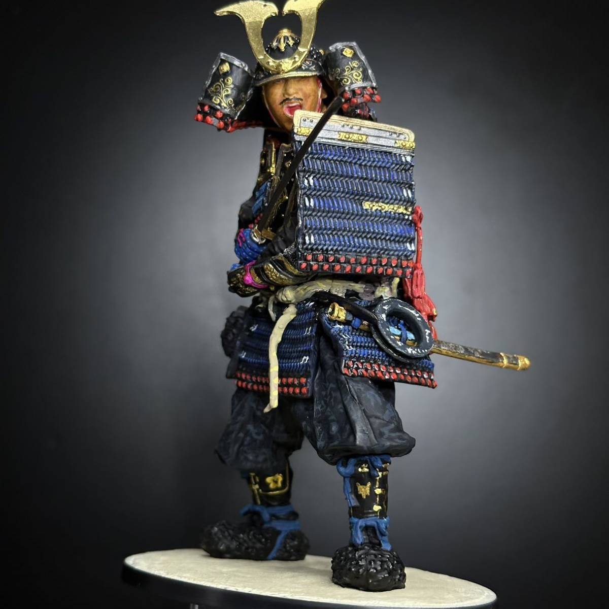 PLAMAX 1/12 鎌倉時代の鎧武者 塗装済み完成品 兜の前立てには金箔フィニッシュ貼付け済みの画像4