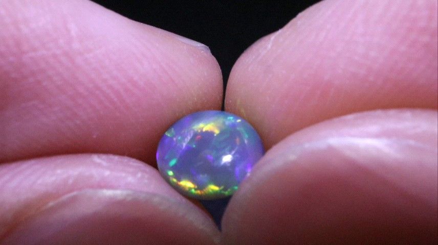 天然ブラックオパール オーストラリア産 0.610ct  OV  ルース 