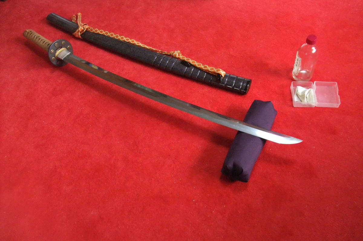 刀枕ー刀剣専用の刀枕　紫色　新品刀剣手入れ道具日本刀鍔刀装具骨董品陸軍軍刀アンティーク23 _使用例　お手入れの時に使用します。