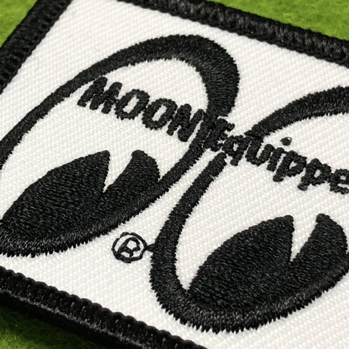 MOON Equipment スクエア 63円発送可 パッチ 4.5ｃｍ×5.5ｃｍ　四角 モノクロ mooneyes ワッペン ムーンアイズ ミニレター アイロン eyes_画像3