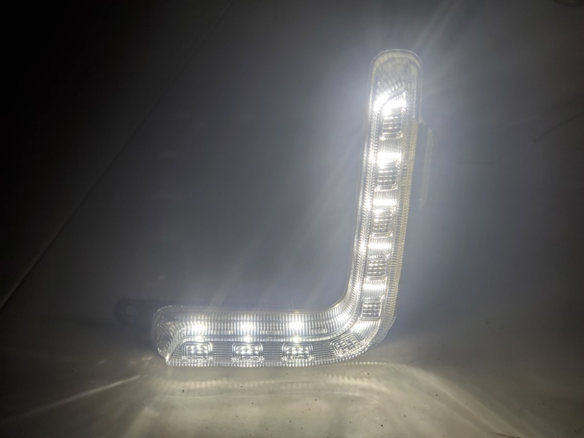 ☆ダイハツ タントカスタム 後期 LA600S LA610S 左側 LED デイライト イルミネーション コイト 278-69029 白 ホワイト 中古☆_画像2