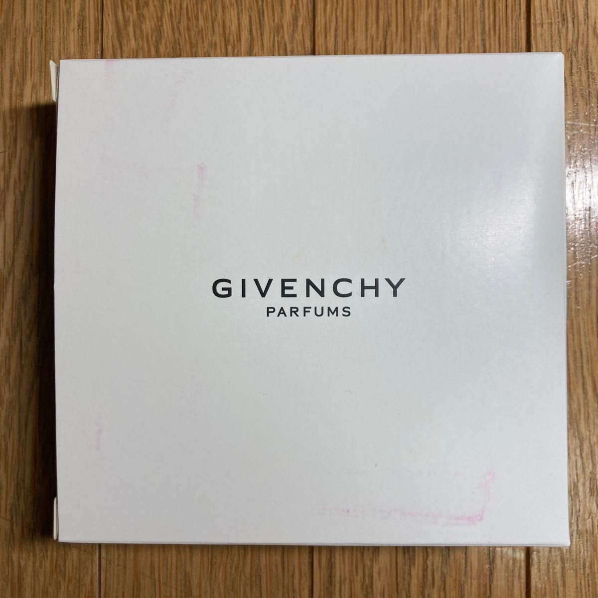 【新品未使用】GIVENCHY ジバンシイ プリズム・リーブル  オリジナルパフセット 4色 ノベルティ