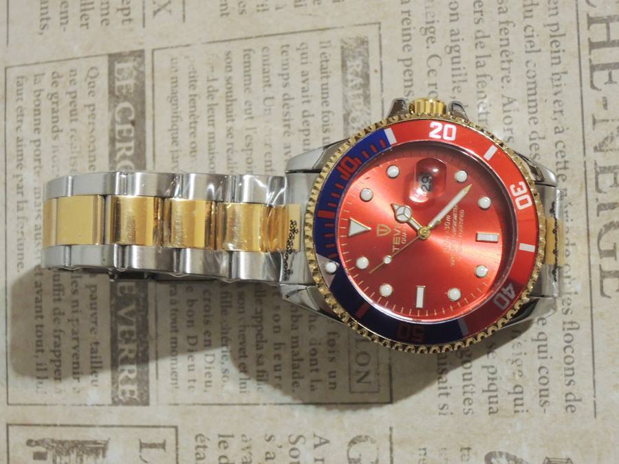 TEVISE 腕時計 quartz 赤 青 金 サブマリーナ・インスパイア　処分品_画像2