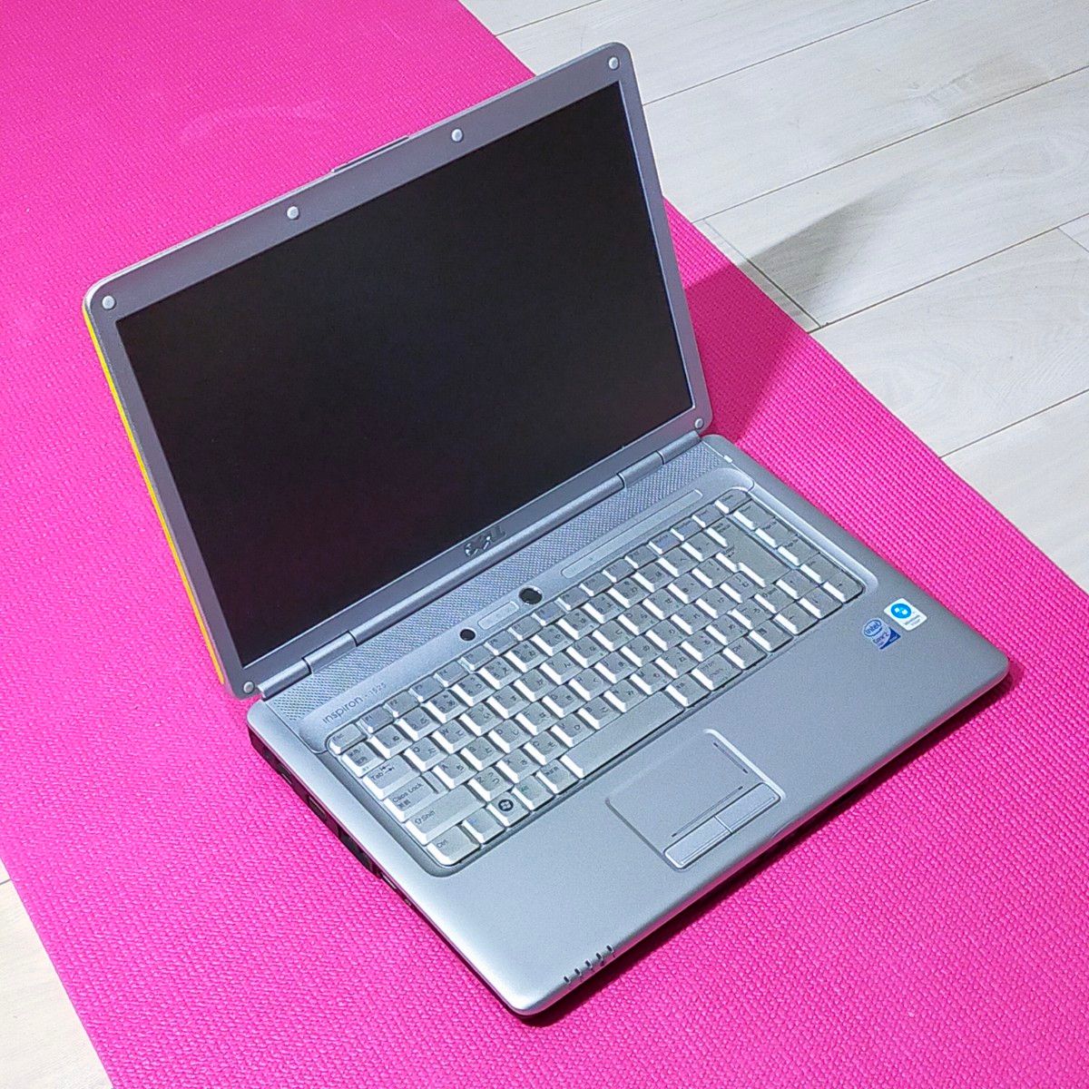 ★人気カラー★POPなイエロー♪最新Win11搭載★新品SSD換装済★オフィス付き★DELL Inspiron 1525★