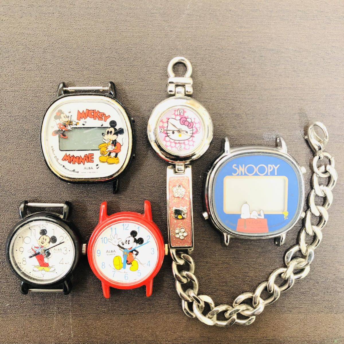 847☆ ミッキーマウス スヌーピー キティちゃん 腕時計 ジャンク品 5個　アルバ ベガ ミニーマウス ディズニー サンリオ _画像1