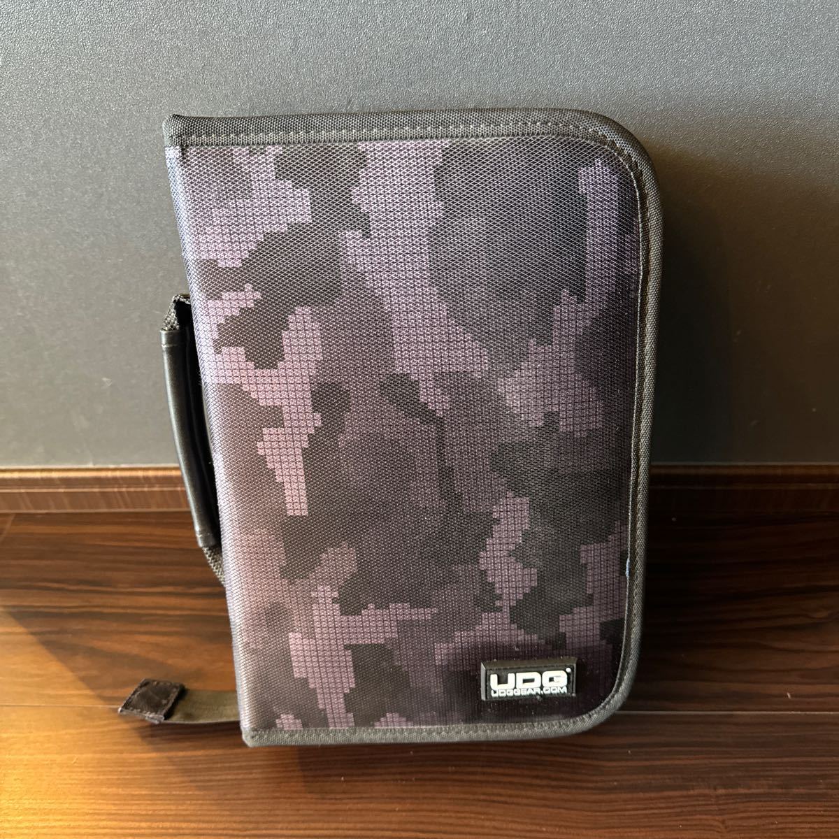 美品 UDG DJ 省スペース型CDウォレット CD U9977CG/CD Wallet 100 Camo Gray レコードの画像3