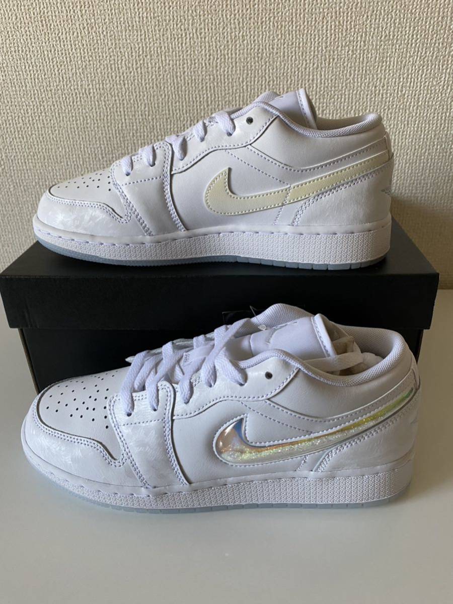 ナイキ GS エアジョーダン1 ロー SE ホワイト/サミットホワイト/アイスブルー 24cm Nike GS Air Jordan 1 Low SE White/Summit White/Ice_画像3