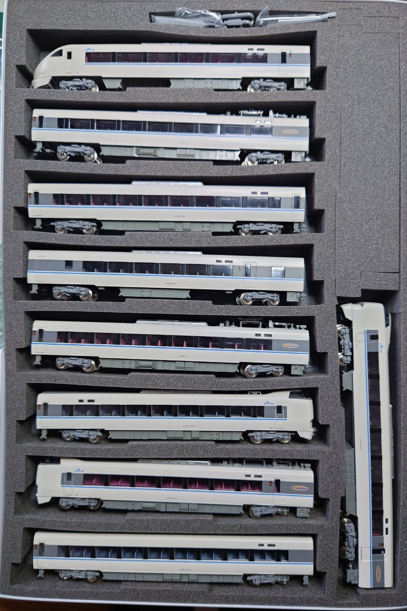 KATO 683系特急電車「サンダーバード」 6両基本セット（新仕様） 10-555_画像1