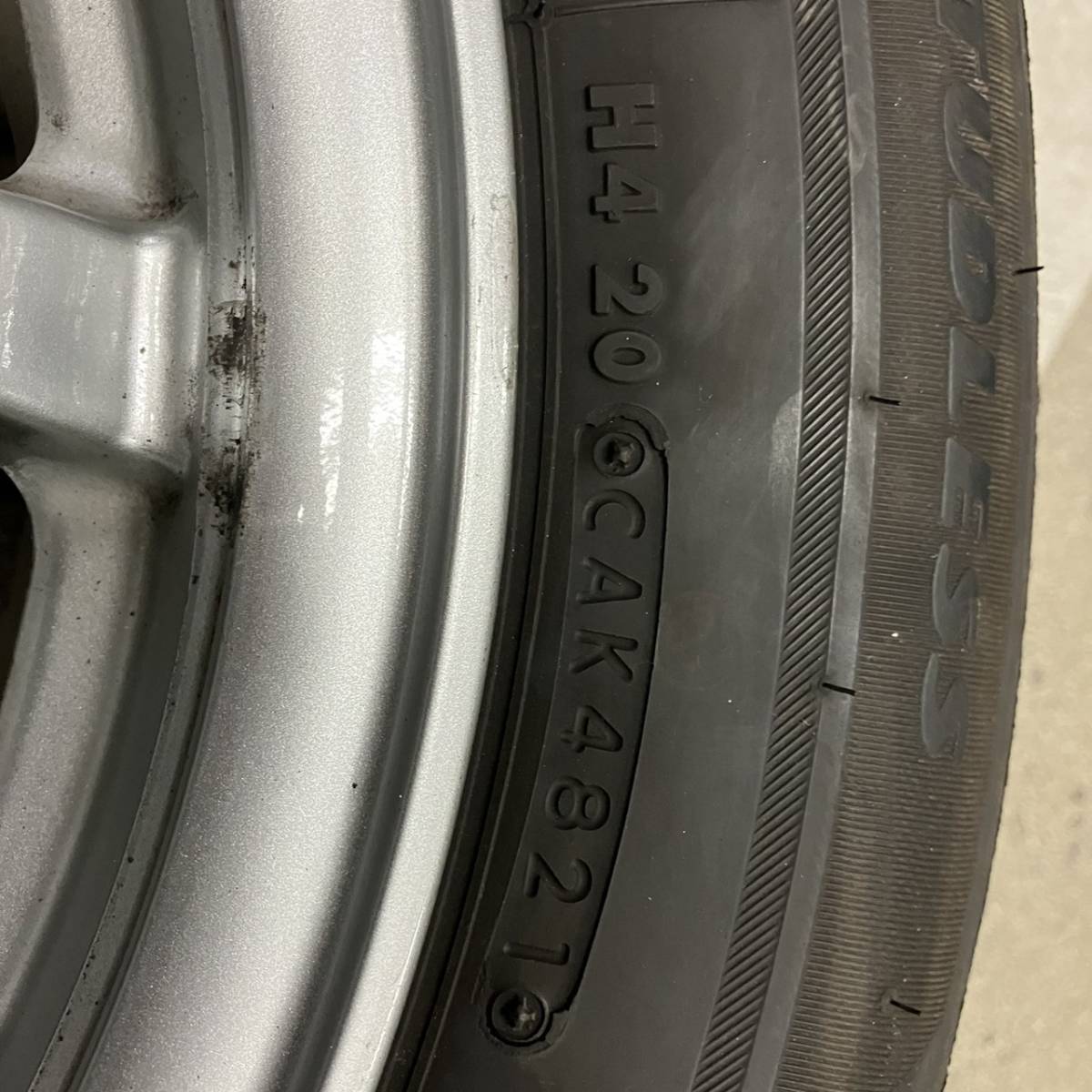 引取り大歓迎！プリウスα 純正アルミホイール ブリヂストン ブリザック VRX2 スタットレスタイヤ 205/60R16 4本セット ※キャップ傷有_画像6