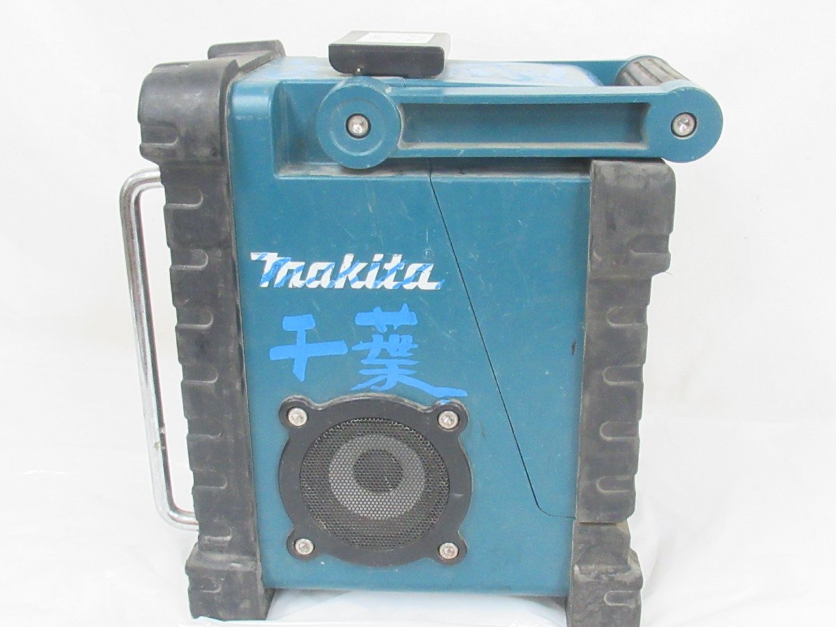 ○ 中古品 makita マキタ 充電式ラジオ MR100 本体のみ 通電確認済み_画像2