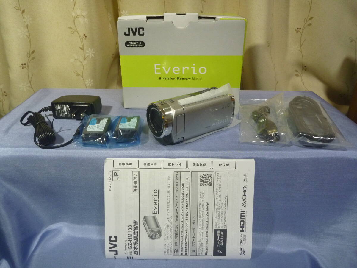 JVC　ビデオカメラ　GZ-HM133ーS　　取説、元箱付き　_バッテリー2個付き