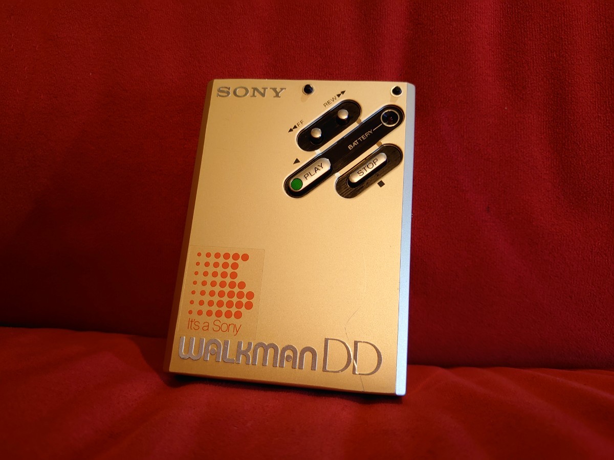 【SONY】WM-DD GOLD WALKMAN PORTABLE CASSETTE PLAYER ソニー ウォークマン ポータブル カセットプレーヤー _画像2