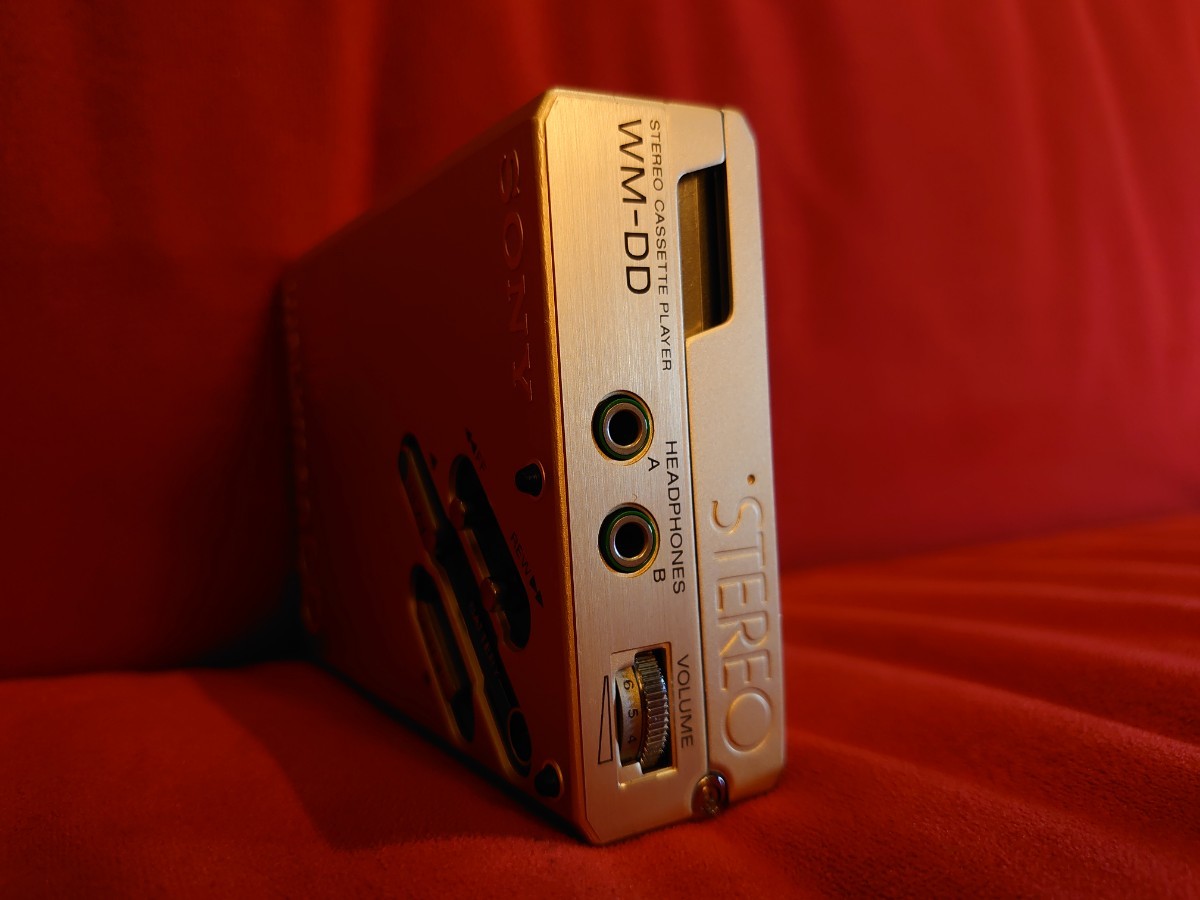 【SONY】WM-DD GOLD WALKMAN PORTABLE CASSETTE PLAYER ソニー ウォークマン ポータブル カセットプレーヤー _画像5