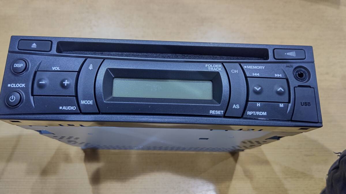 いすゞ エルフ 純正デッキ 24V AM/FM CD USB AUX PI-3643 ISUZUの画像1