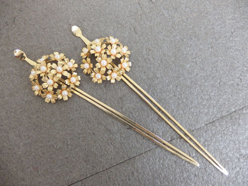 900450s【花嫁かんざし】パール調装飾/プラスチック×金属/花デザイン/ビラかんざし、笄、櫛/箱入り/中古品/最長24.4cm程/緑青目立つ、歪み_画像7