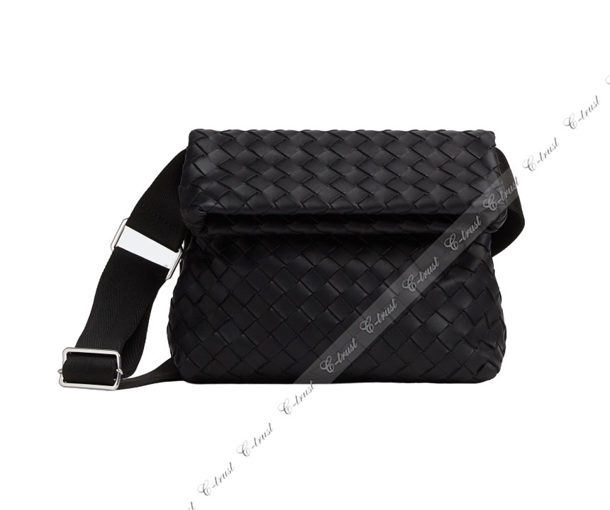 K593.. BOTTEGA VENETA ボッテガ ヴェネタ メッセンジャー バッグ BAG イントレ イタリア製 新品 ★ 8803 ブラック_画像2