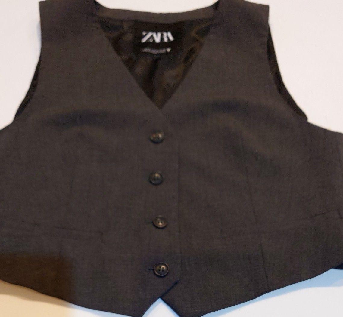 ZARA フィットクロップドベスト Vネック フェイクウェルト ZARA フィットクロップドベスト Vネック フェイクウェルト