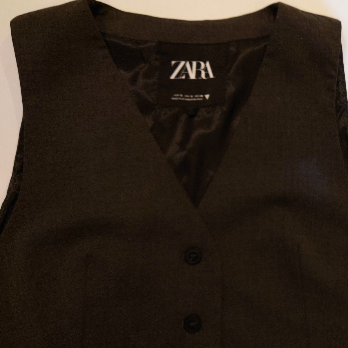 ZARA フィットクロップドベスト Vネック フェイクウェルト ZARA フィットクロップドベスト Vネック フェイクウェルト