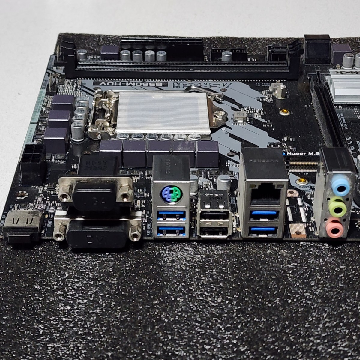 ASRock B560M-HDV LGA1200 MicroATXマザーボード 第10・11世代CPU対応 最新Bios 動作確認済 PCパーツ_画像3