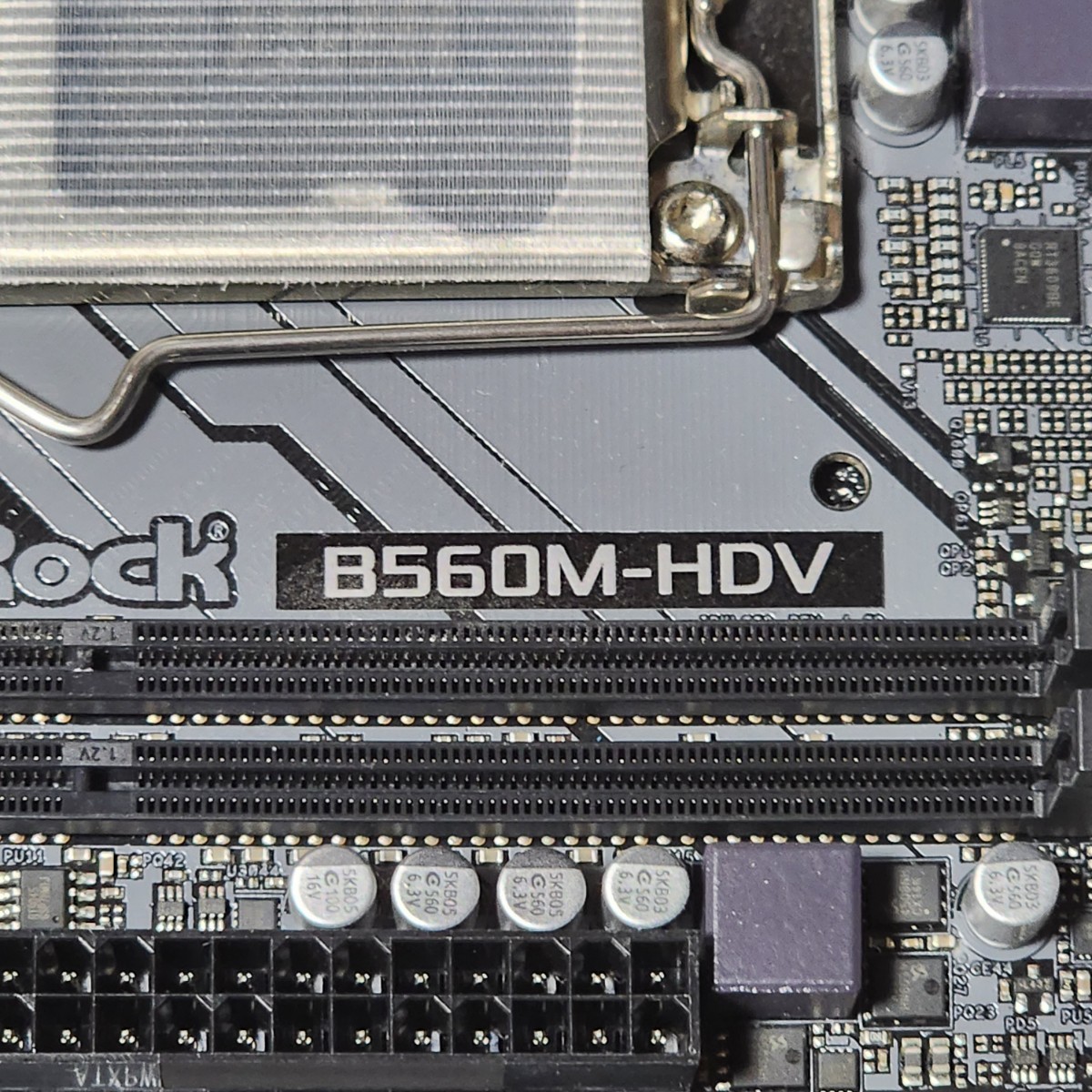 ASRock B560M-HDV LGA1200 MicroATXマザーボード 第10・11世代CPU対応 最新Bios 動作確認済 PCパーツ_画像2