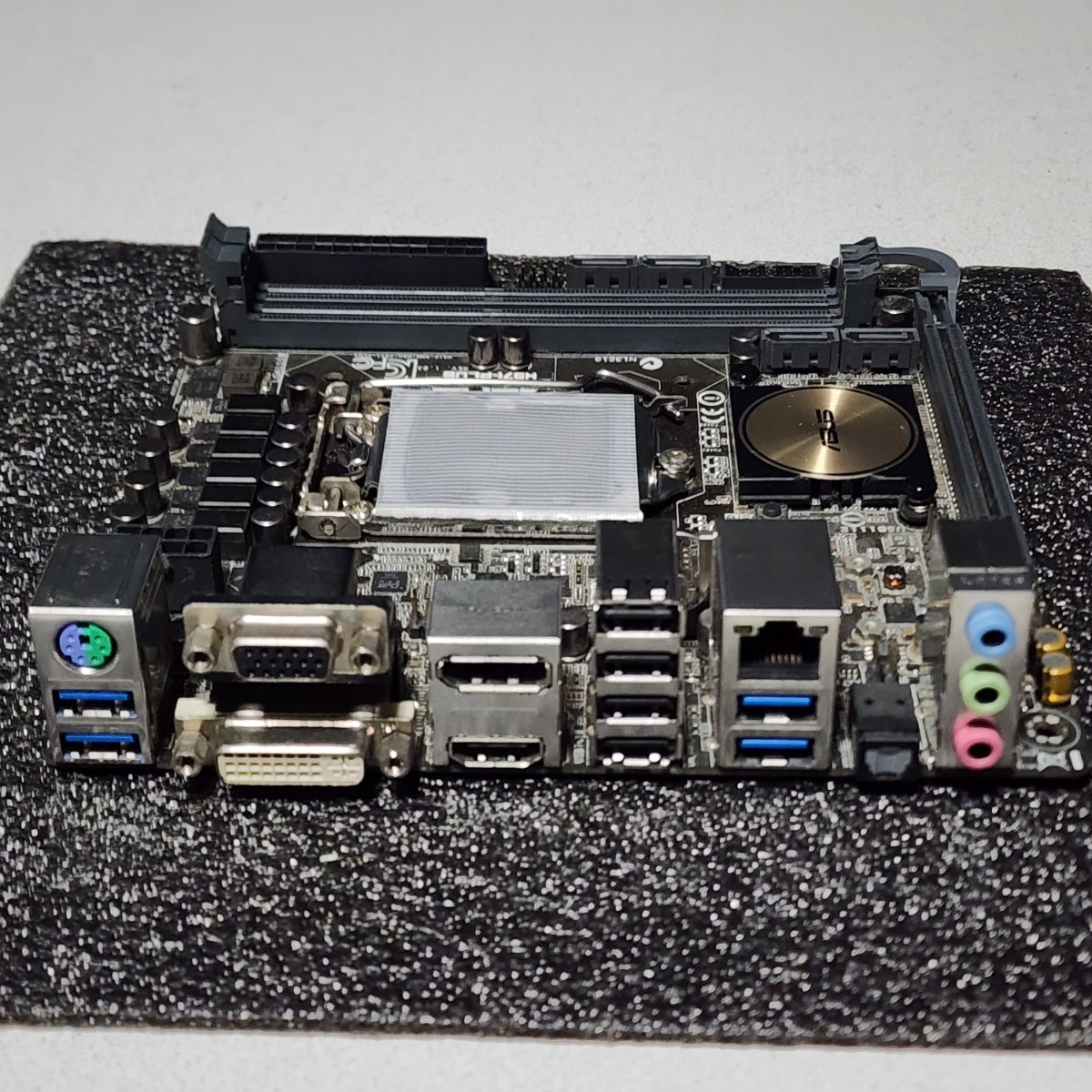 ASUS H97I-PLUS IOパネル付属 LGA1150 Mini-ITXマザーボード 第4・5世代CPU対応 最新Bios 動作確認済 PCパーツ_画像3
