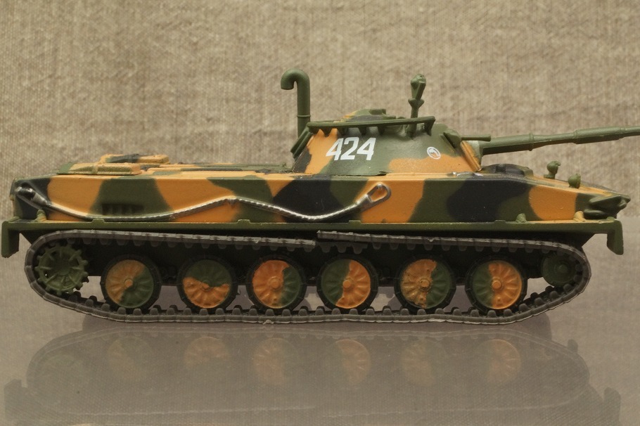 ★ソビエト 軽戦車 PT-76B　1/72　122030_画像3