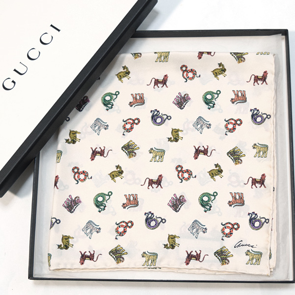 GUCCI■箱付き　美品　ロゴ入り動物柄シルクプチスカーフ ポケットチーフ　ヘビ×トラ　グッチ 　メンズ　ユニセックス