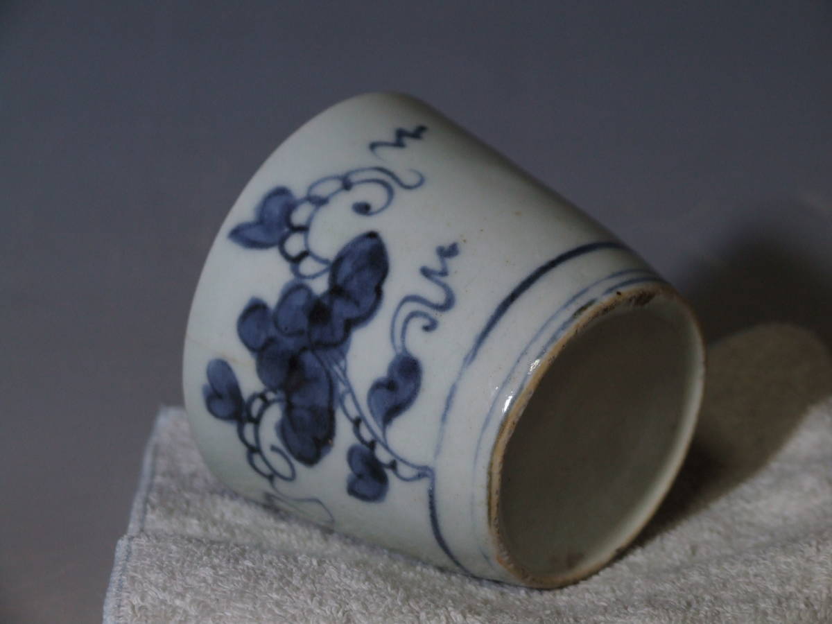 *. heart * old Imari ** possible to use scratch * gold .* blue and white ceramics .. map sake cup one customer 1189