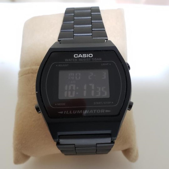 【カシオ】CASIO 新品 スタンダードデジタル ブラック/反転液晶 未使用品 STANDARD ウォッチB640WB-1BJF 腕時計_画像1