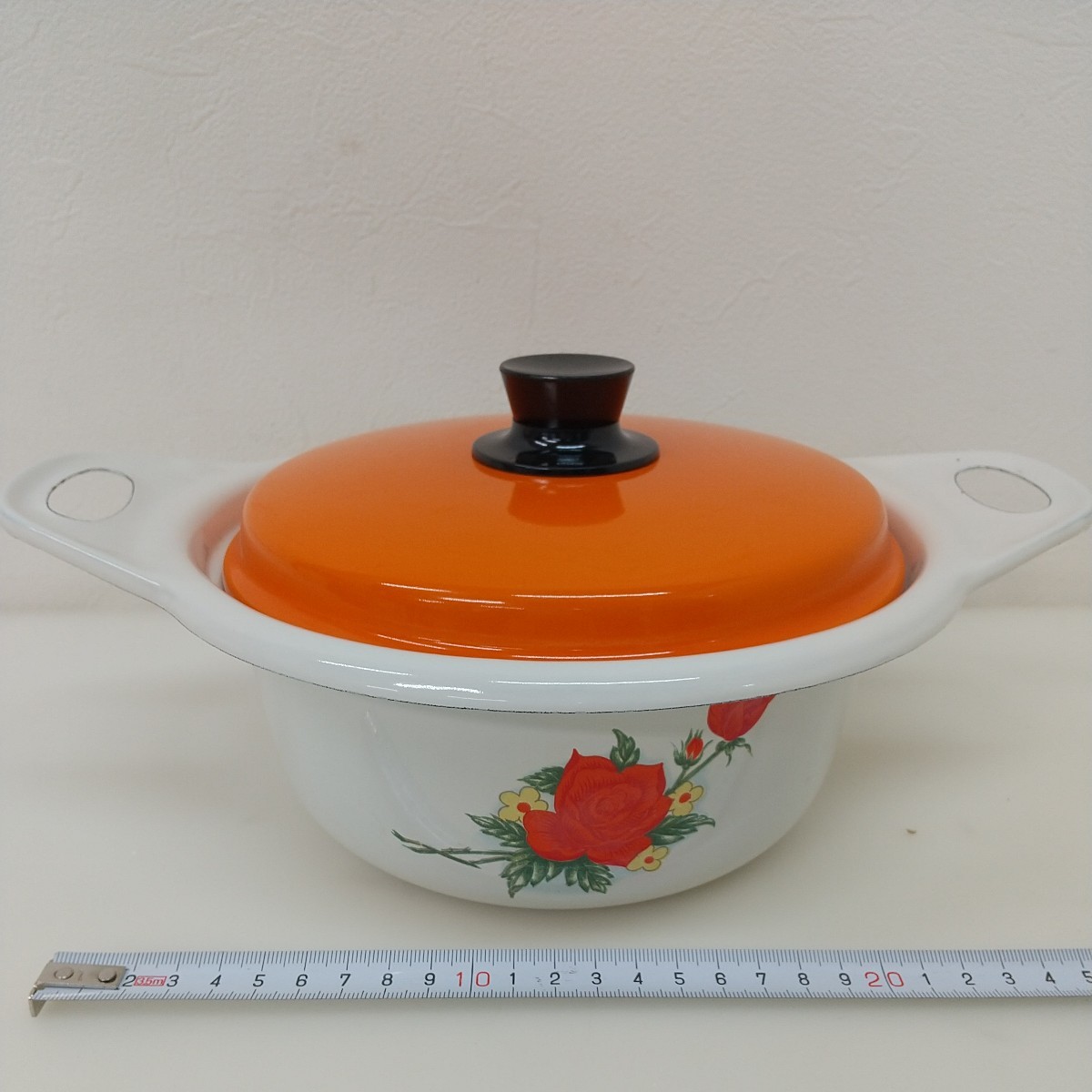 180 used horn low saucepan floral print × orange cover attaching two-handled pot Showa Retro that time thing diameter 19cm enamel 