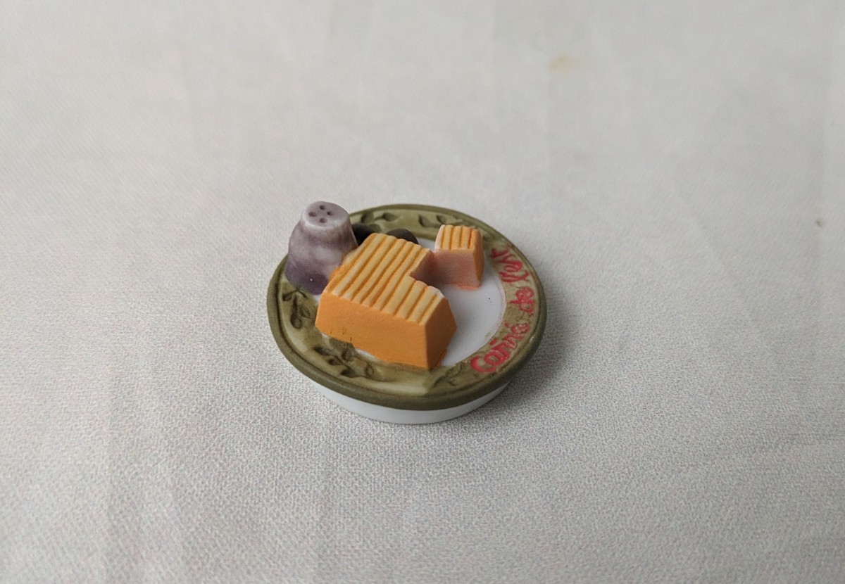 ミニチュア　ドールハウス　飾り　インテリア　食品　チーズ　四角いチーズ　光沢無し_画像3