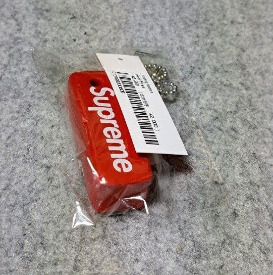 【新品未使用】Supreme Floating Keychain Red