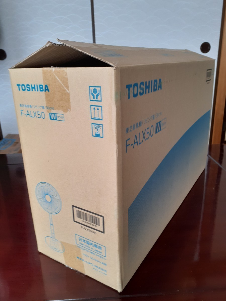 TOSHIBA 東芝扇風機 F-ALX50 Wホワイト リビング扇30cm　7枚羽根　リモコン、箱付き　中古美品　　_画像6