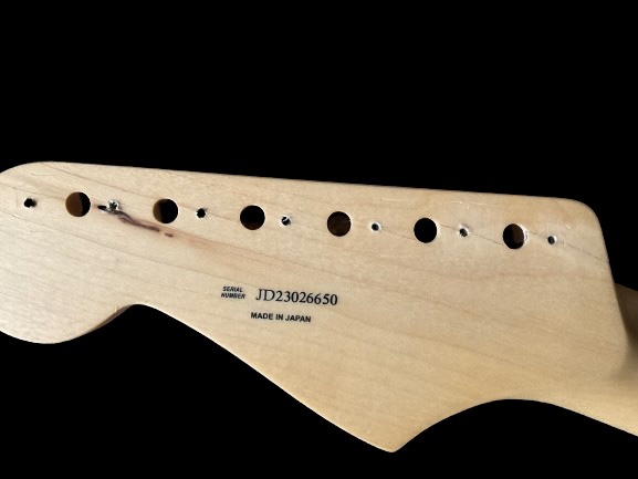 MADE IN JAPAN HYBRID II STRATOCASTER NECK 22 NARROW TALL FRETS/9.5 RADIUS/C SHAPE_ネジ穴からクラックがはいりました。