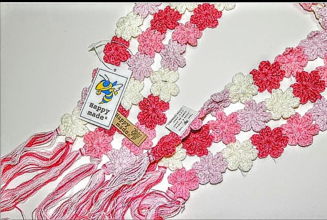 かわいいマフラー★お花をモチーフにしたデザインです。★ハンドメイド韓国製★アクリル素材★キュートなピンク系★135センチ★送料込み