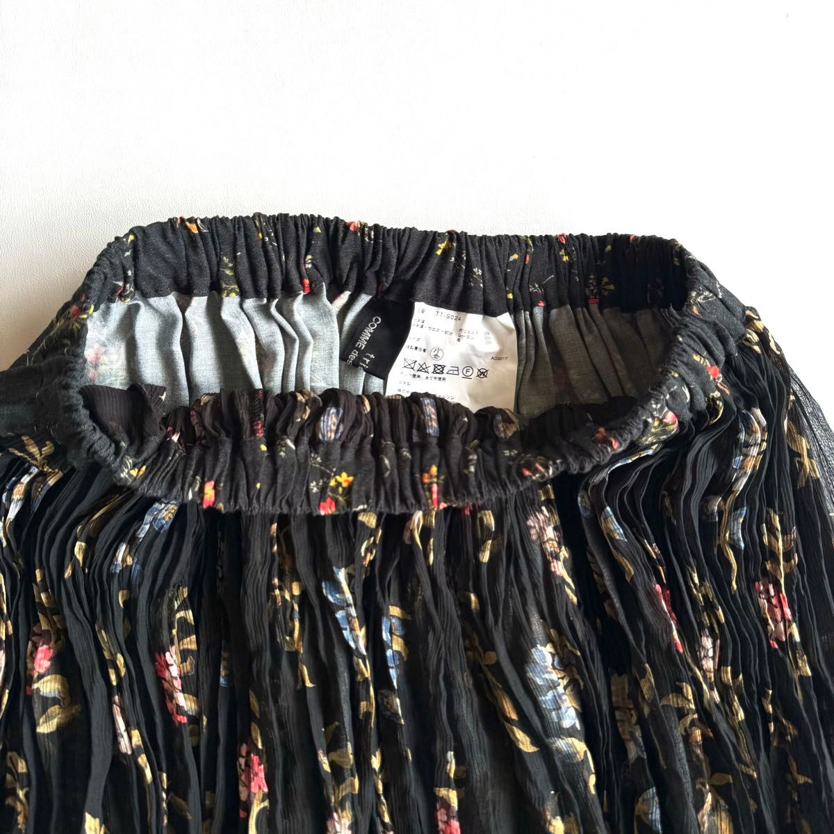 美品》tricot COMME des GARCONS トリココムデギャルソン 花柄 美品》tricot COMME des GARCONS トリココムデギャルソン 花柄