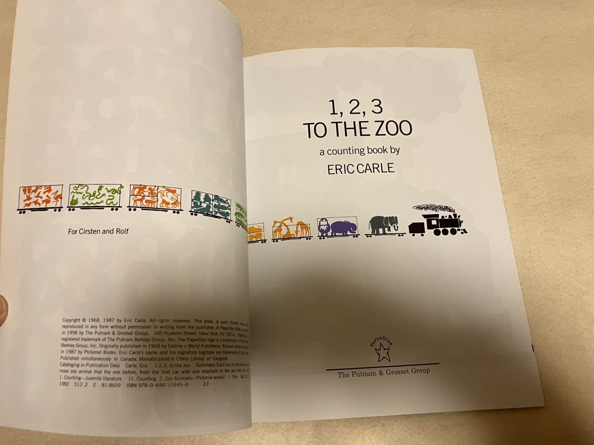 1.2.3 TO ＴＨＥ　ZOO 動物園へ　エリックカール　 Eric Carle 洋書　英語絵本_画像2