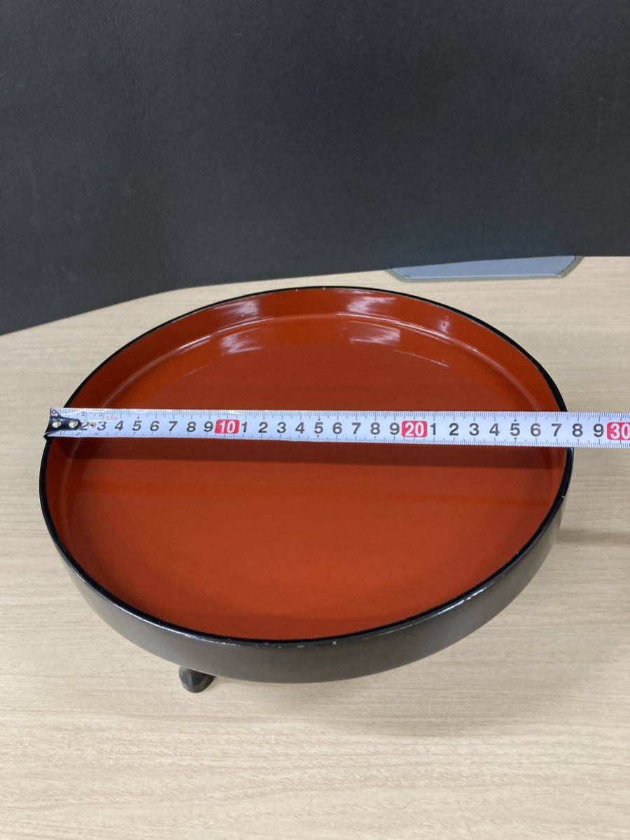 堀) 足付丸膳 28cm 丸盆 漆器 三つ足 足付 お盆 茶道具 トレー 丸膳 漆器飾り台 古民具 御膳台 和食器 和食 料亭 (240206 1-4)_画像5