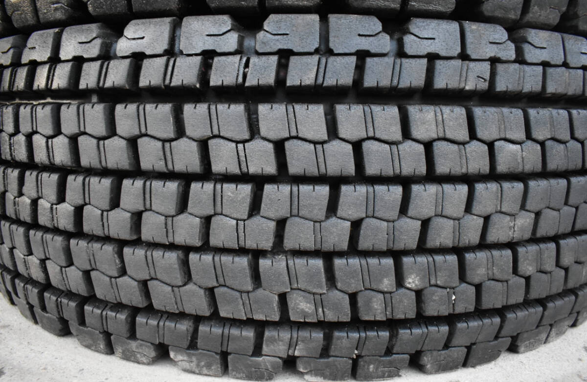 送料無料 245/70R19.5 BRIDGESTONE W901 2022 年製 4本 セット 残り溝 17mm以上_画像5