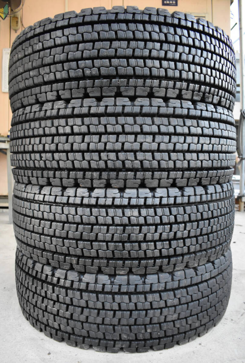 送料無料 245/70R19.5 BRIDGESTONE W901 2022 年製 4本 セット 残り溝 17mm以上_画像1