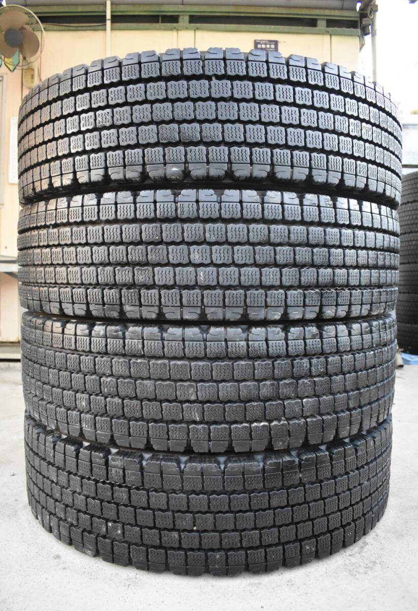 送料無料 11R22.5 BRIDGESTONE W910 残り溝 12mm~15mm 4本セット